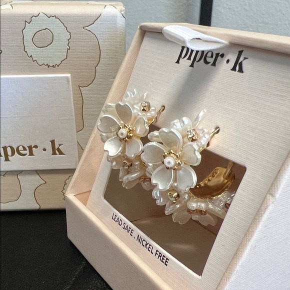 Piper K | Floral Hoop Earrings ✨ - Picture 5 of 7